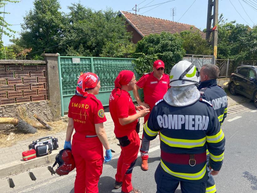 Cinci persoane, între care o fetiţă de 5 ani, rănite în accidentul de pe DN76, în localitatea Şoimuş 18904606