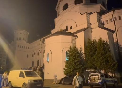 Descoperire macabră la Sibiu: Un bărbat de 40 de ani a fost ucis în curtea unei biserici