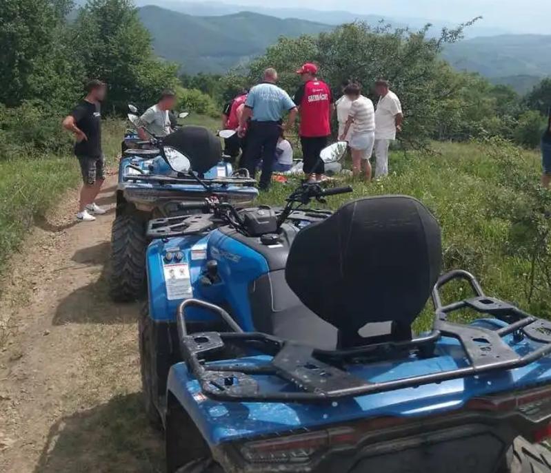 Două tinere s-au răsturnat cu ATV-ul într-o vale din Slănic Moldova 18904740
