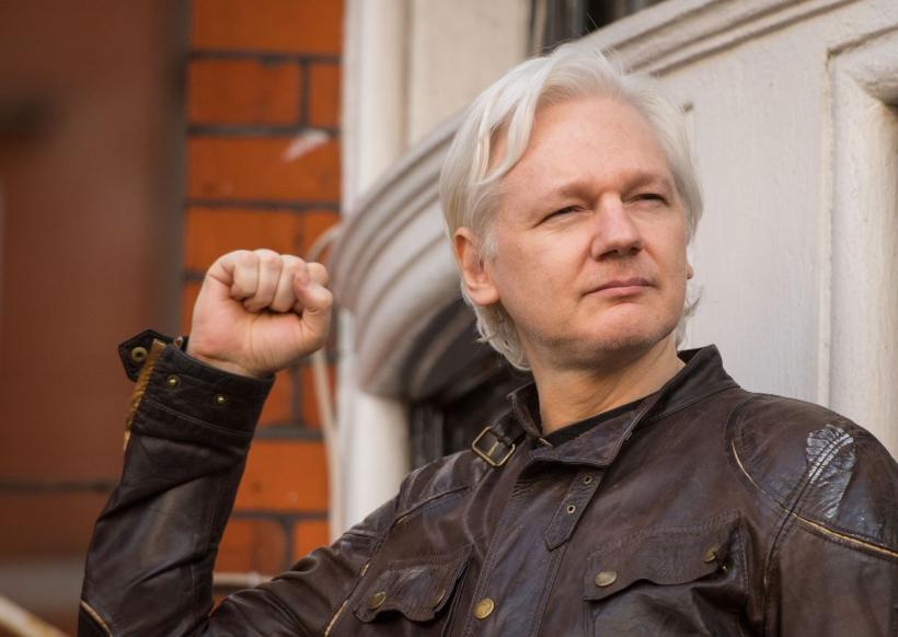 Julian Assange a fost eliberat din închisoare. Fondatorul WikiLeaks a părăsit deja Marea Britanie