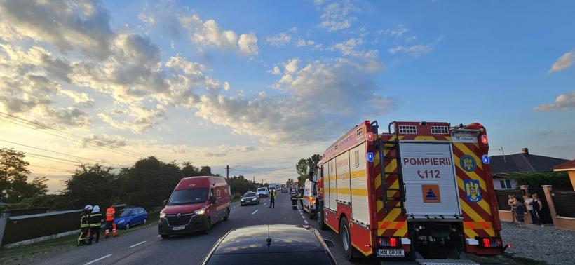 Accident între un autocar și o mașină în Bacău. Cinci victime, dintre care trei sunt inconştiente 18905451
