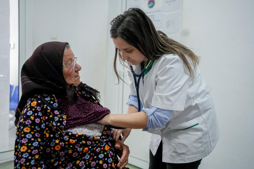 Ce au descoperit doctorii plecați cu o caravană medicală prin satele din țară: 4 din 5 oameni sunt obezi 18905208