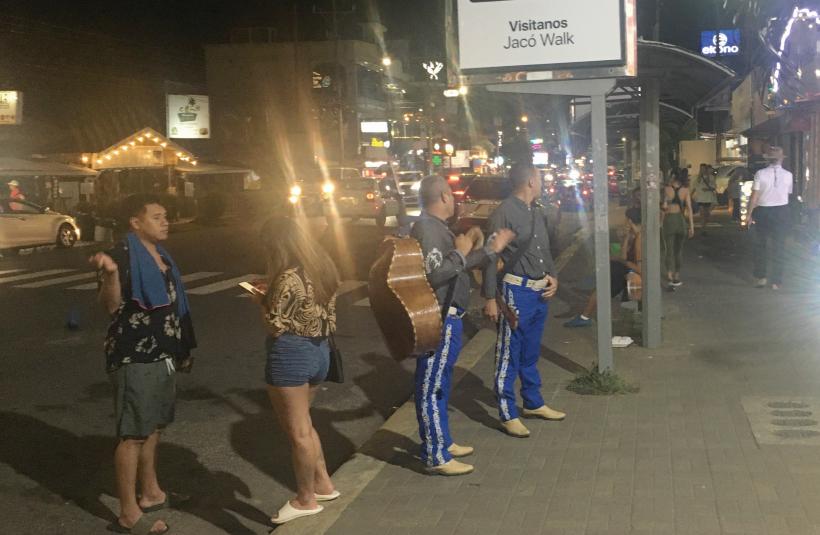 Farmecul turismului pe ploaie 18905420