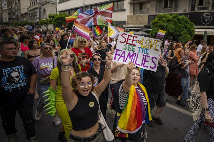 Incident la Bucharest PRIDE: Mai mulți contramanifestaţi au fost legitimați, unul dus la secție 18905673