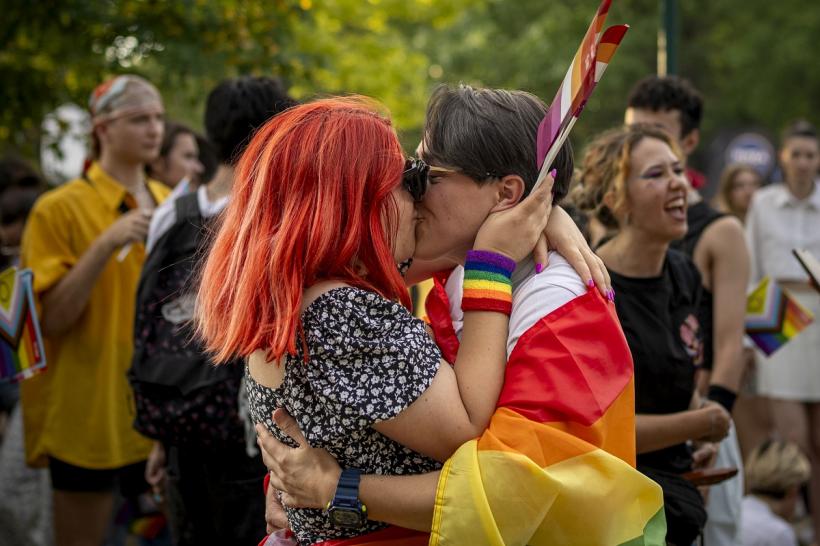 Incident la Bucharest PRIDE: Mai mulți contramanifestaţi au fost legitimați, unul dus la secție 18905677