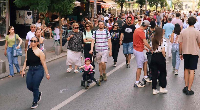 „Străzi Deschise, București – Promenadă Urbană”: Spectacole itinerante internaționale pe Calea Victoriei și multiple activități artistice, în premieră, pe Bulevardul Laminorului din Sectorul 1 al Capitalei 18905563