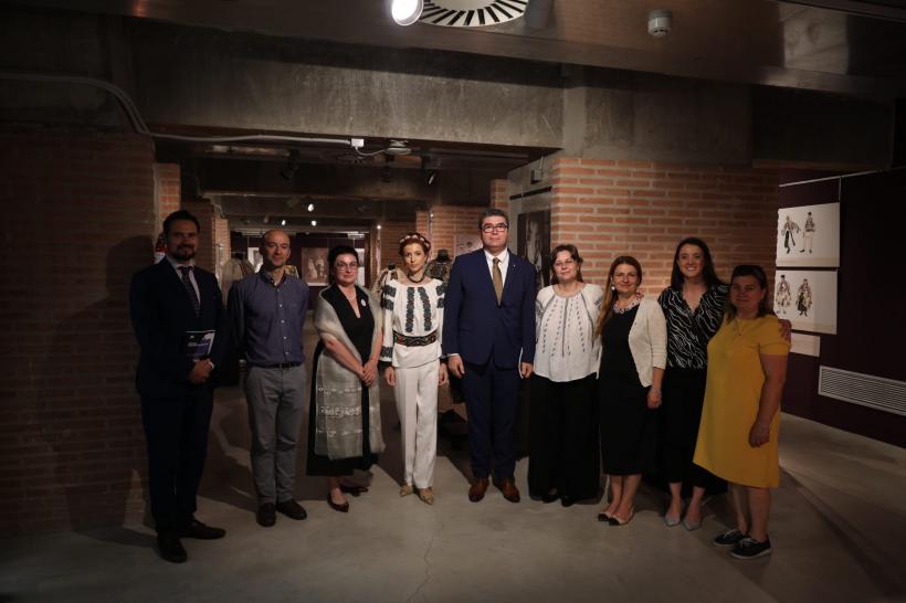 Expoziția „CĂMAȘA. ELEGANȚA VEȘMÂNTULUI”, vizitată de peste 8500 de persoane la Madrid 18905691