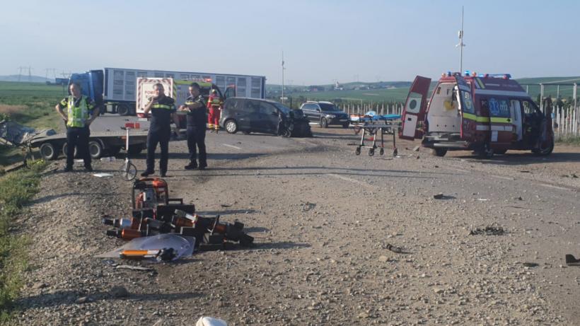 Tragedie pe un drum din Suceava. Cinci morți în urma unui accident între o cisternă și un autoturism 18905849