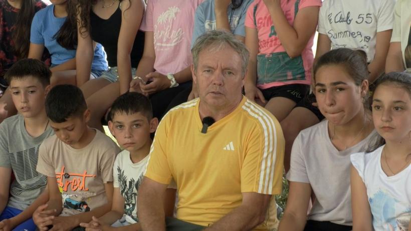 Povestea profesorului Nelu Avram: a transformat orelor de sport într-o experiență unică pentru elevii din 7 sate. Dascălul, în campania „Liga Profesorilor Excepționali” a Fundației Dan Voiculescu pentru Dezvoltarea României