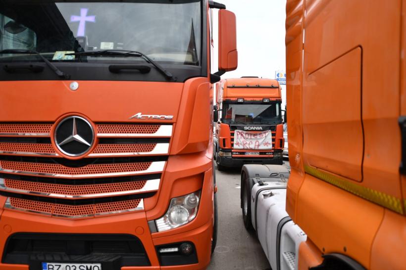 Camioanele care ies din ţară prin Calafat aşteaptă 180 de minute