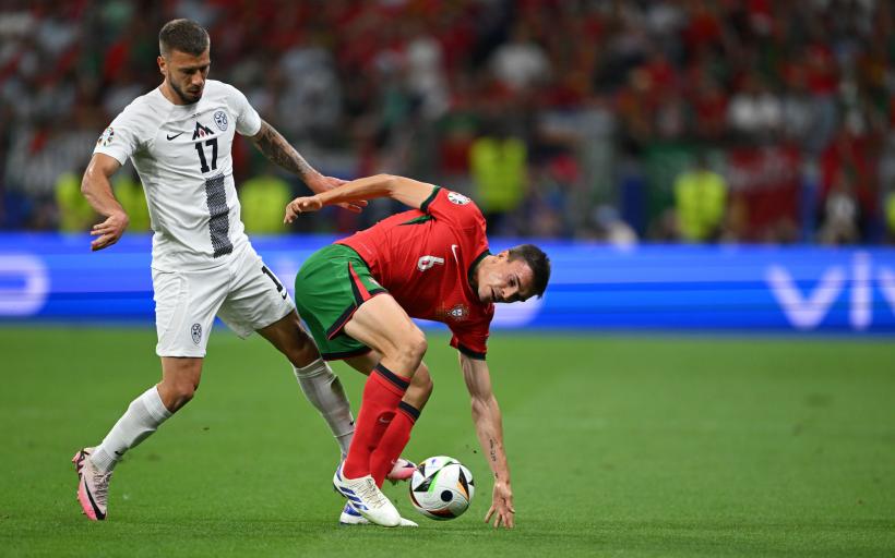 Euro 2024: Portugalia se califică în sferturi după ce portarul Diogo Costa a apărat trei penalty-uri 18906025