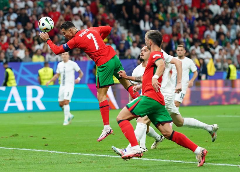 Euro 2024: Portugalia se califică în sferturi după ce portarul Diogo Costa a apărat trei penalty-uri 18906026