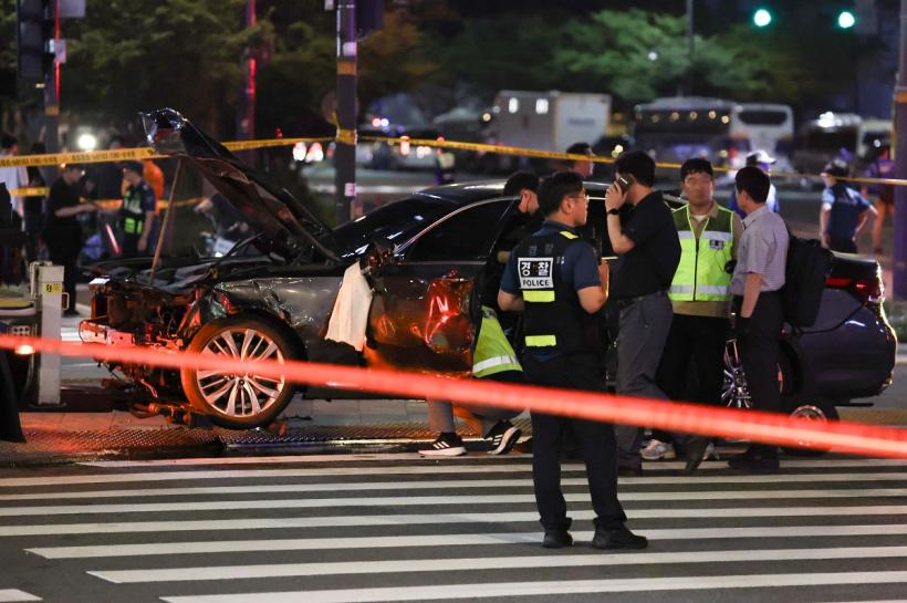 Nouă morți, după ce o mașină a intrat în mulțime în apropierea primăriei din Seul