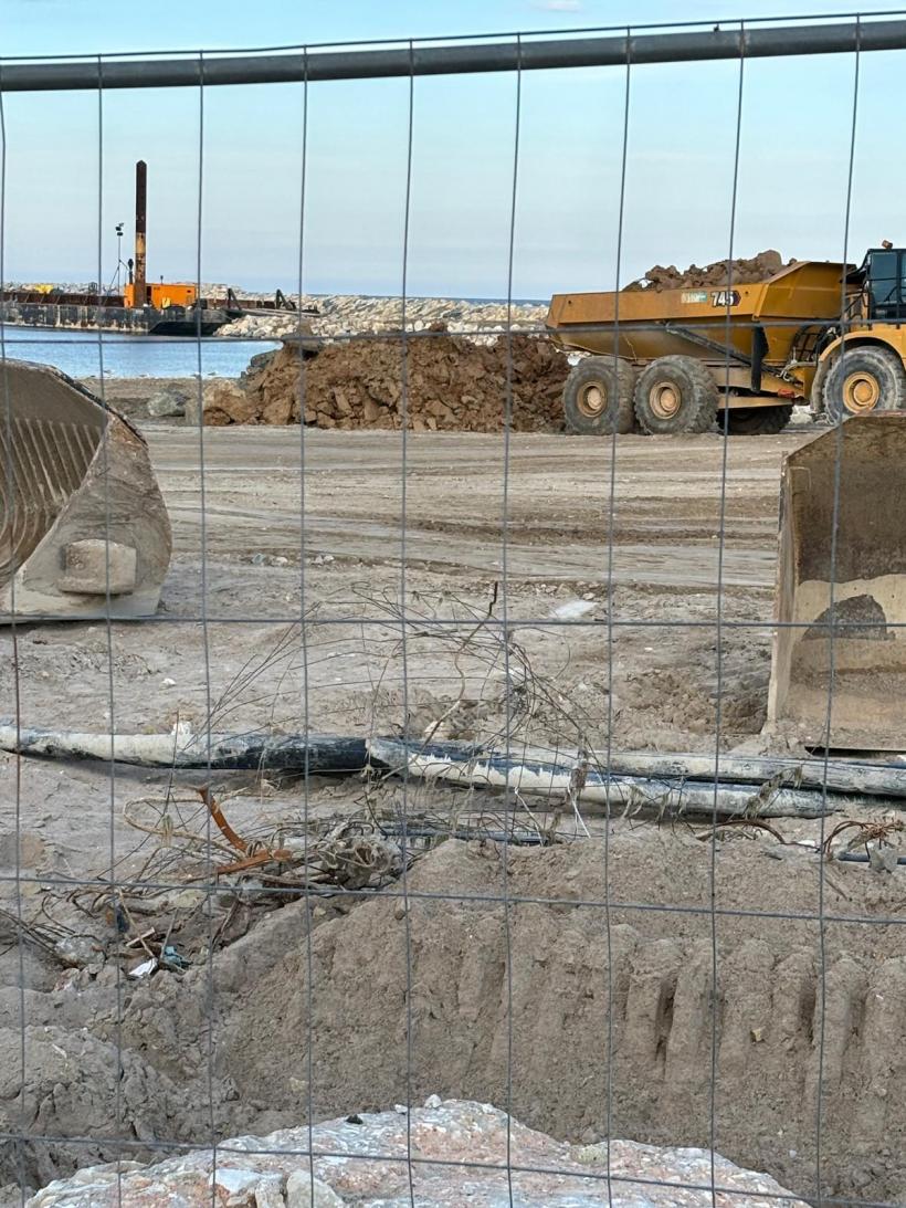 S-a ajuns la bătaie (la propriu) pe plajele extinse cu fonduri europene 18906269