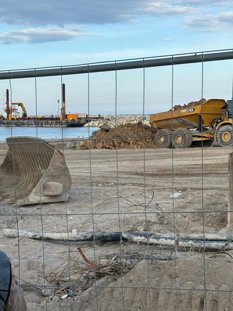 S-a ajuns la bătaie (la propriu) pe plajele extinse cu fonduri europene 18906271