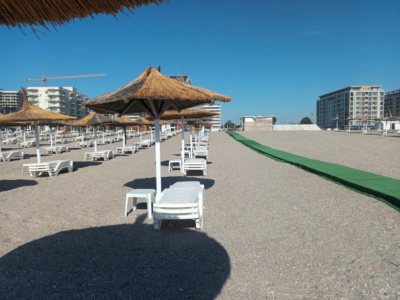 S-a ajuns la bătaie (la propriu) pe plajele extinse cu fonduri europene 18906275