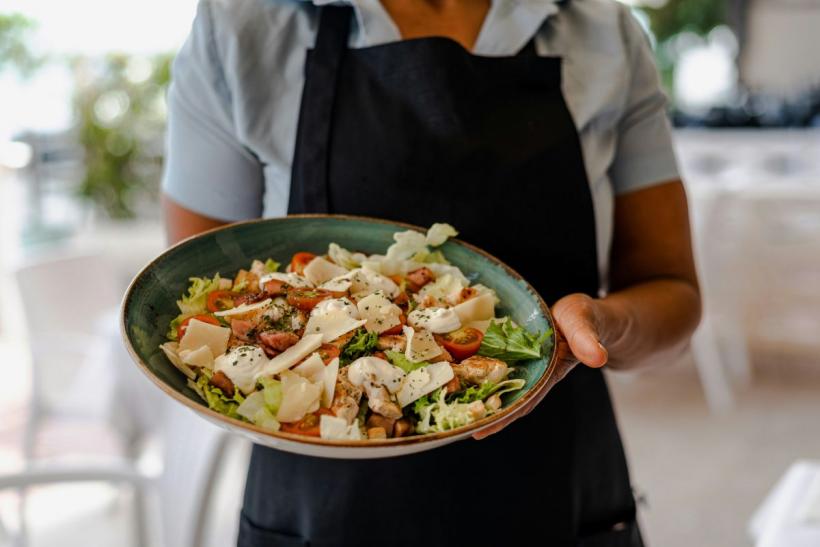 Salata Caesar împlinește 100 de ani: De la improvizație la un clasic al meniurilor din restaurante