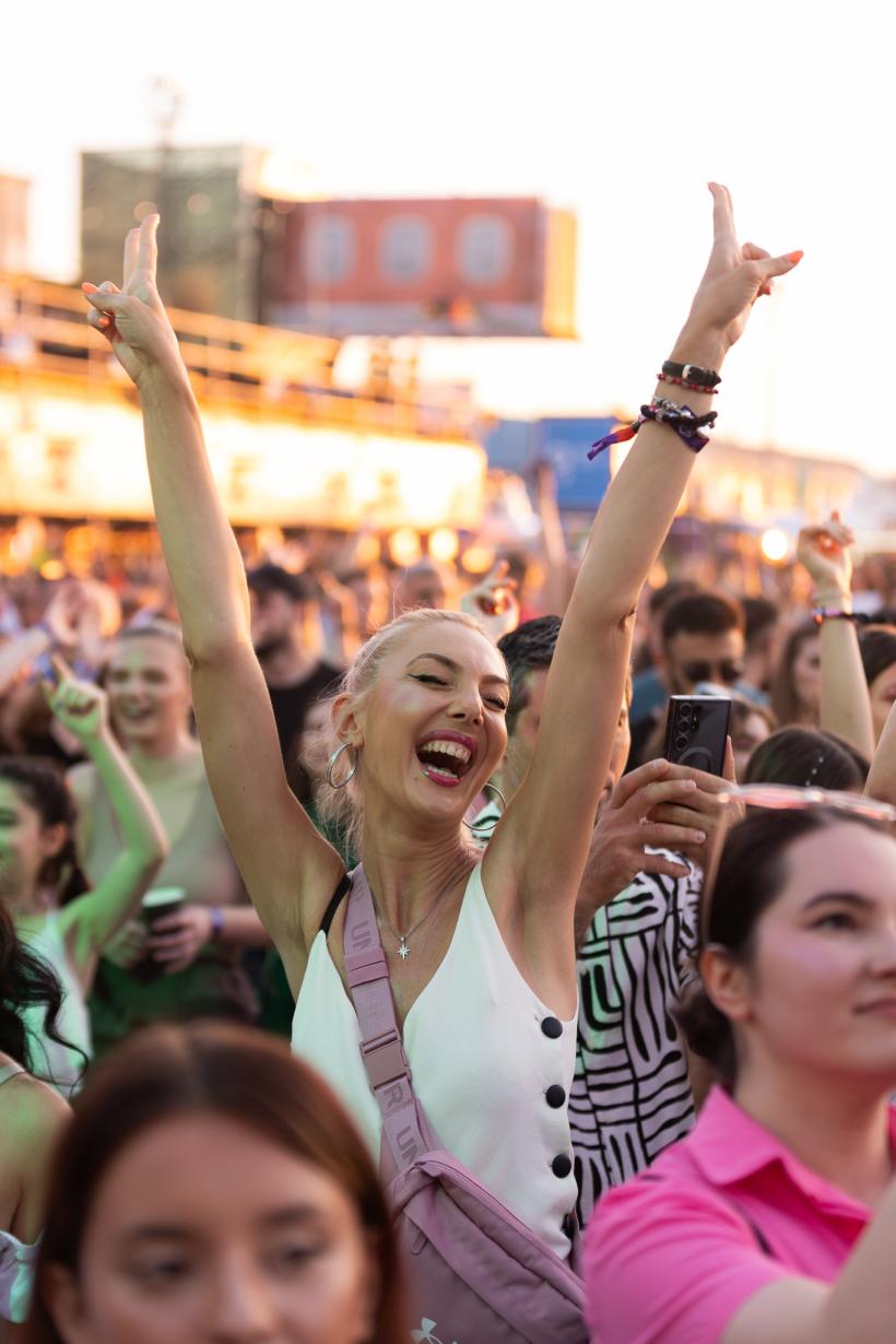 Peste 45.000 de festivalieri în prima zi Saga 2024 18906626