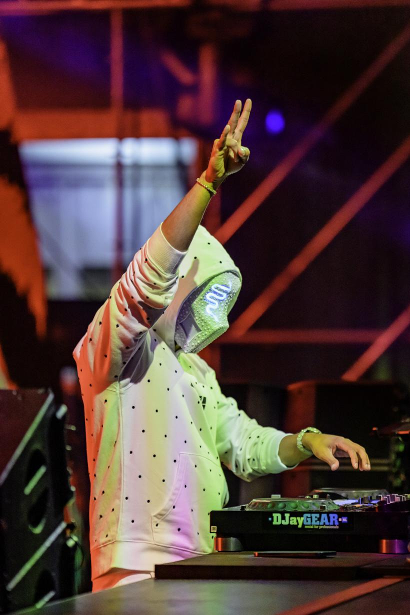 Peste 45.000 de festivalieri în prima zi Saga 2024 18906629