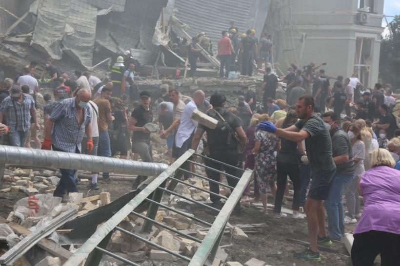 O doctoriță de 30 de ani a murit în atacul asupra spitalului ucrainean pentru copii 18907089