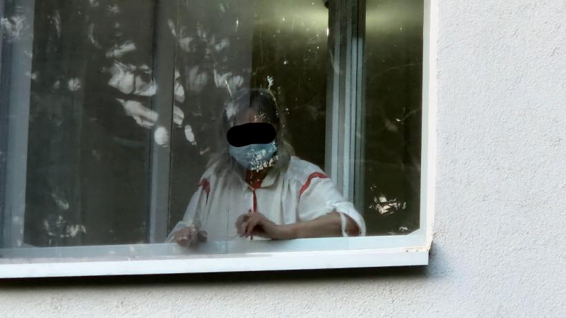 Poveștile horror s-au născut la bloc. Maria, moroii și mortul ținut zece zile în casă 18907058