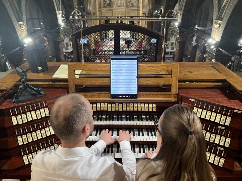 Turneul Național ”Orgile României” 2024. Organiștii Eduard Antal și Maria-Luisa Andrici concertează, pe 12 iulie, pe o orgă  oferită de regele Carol I localnicilor din Săbăoani, Neamț 18907078