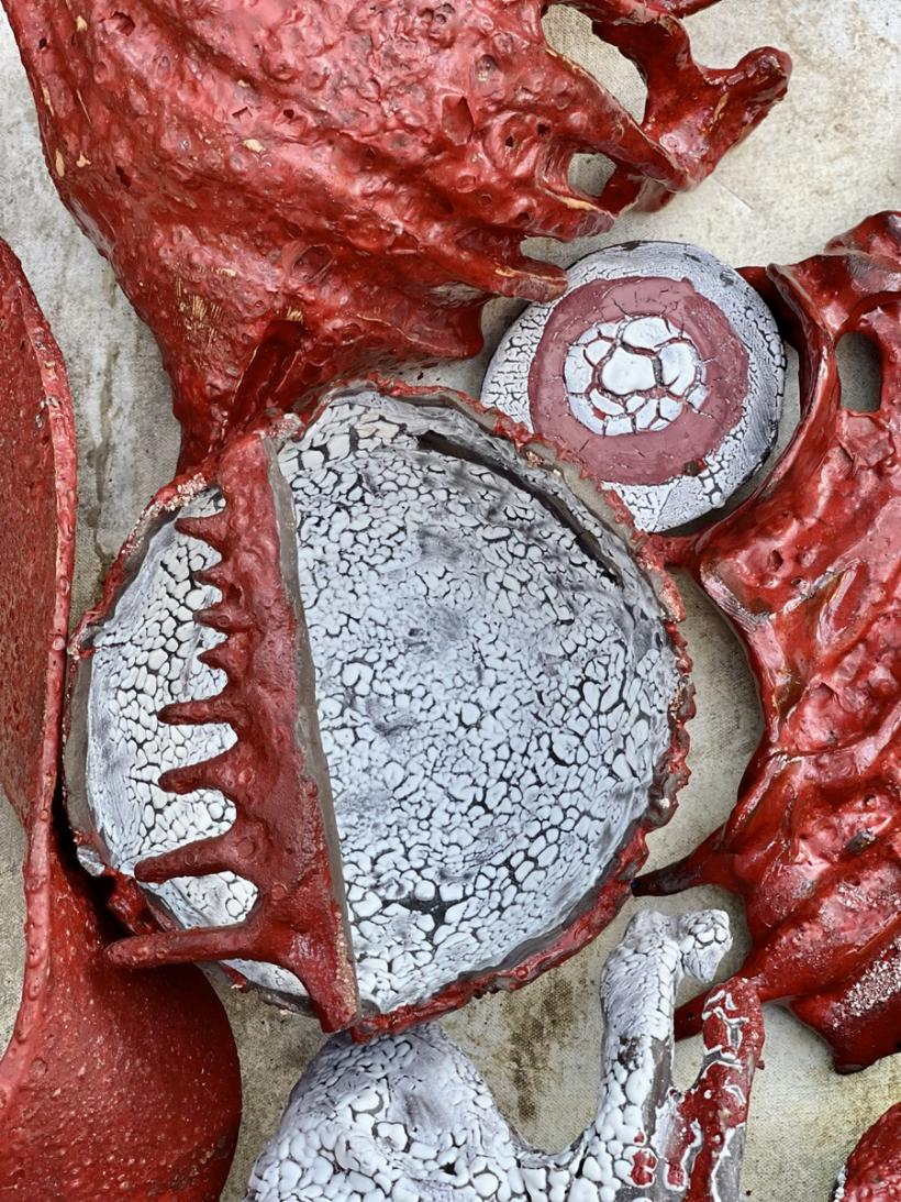 Viața proprie pe care și-o creează lucrările de artă și dialogul între materiale – o nouă expoziție Celula de Artă, pe 11 iulie, la Art Safe 18907397