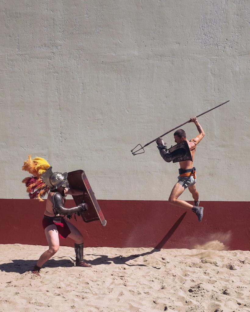 Întoarcerea la daci și romani: Excursii în Evul Mediu și în Antichitate 18907366