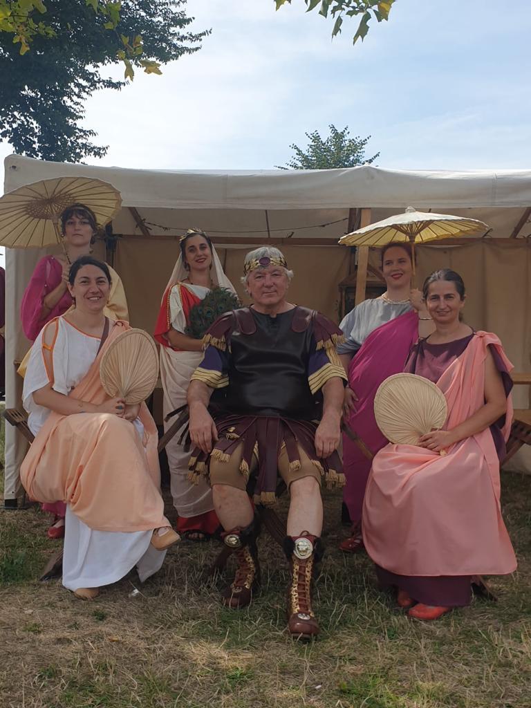 Întoarcerea la daci și romani: Excursii în Evul Mediu și în Antichitate 18907367