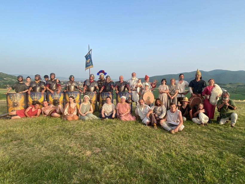 Întoarcerea la daci și romani: Excursii în Evul Mediu și în Antichitate 18907372