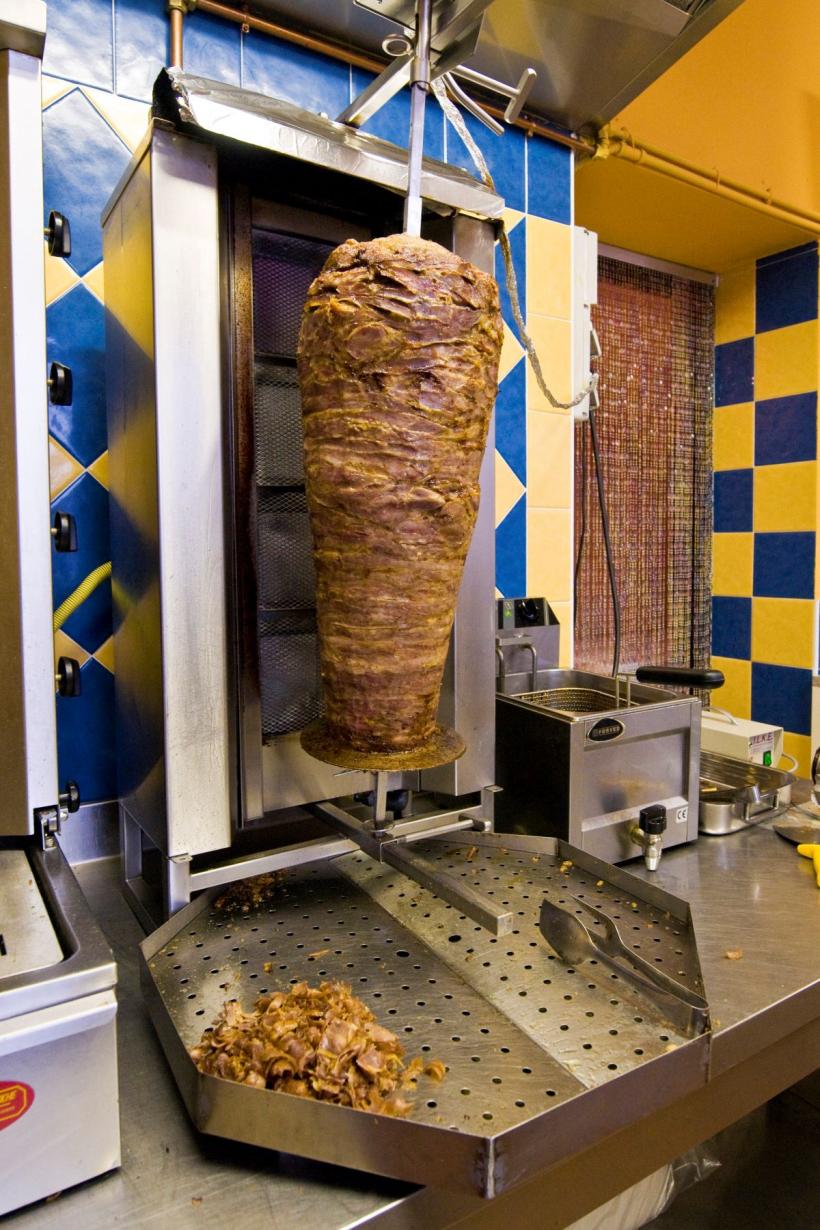 România, campioană absolută la consumul de KEBAB: Un bucureștean a comandat anul trecut 349 de porții  18907479