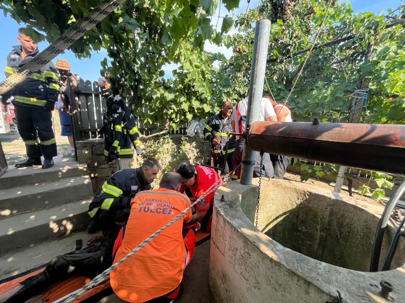 Tulcea. Un bărbat a supraviețuit după ce a căzut într-o fântână adâncă de 30 de metri 18907634