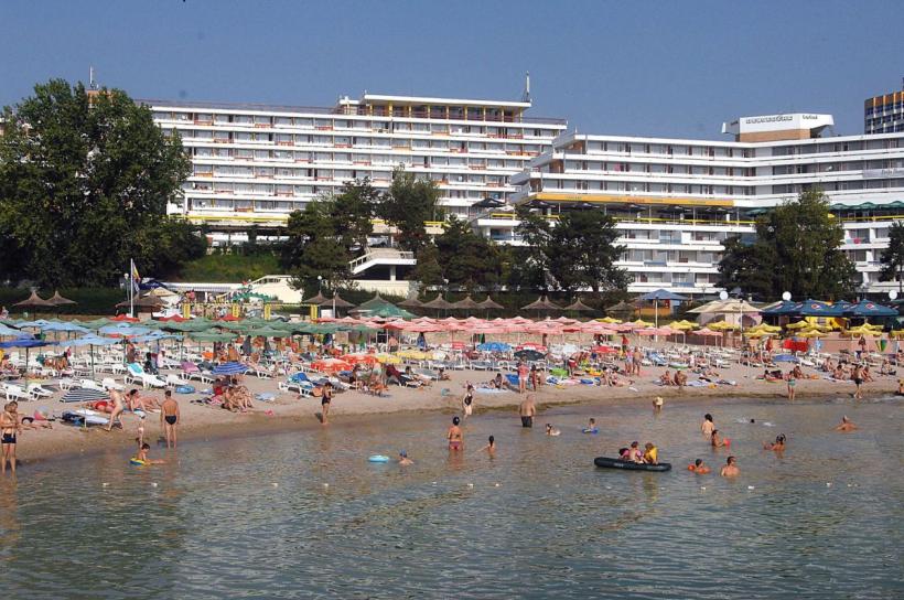 Posibile intoxicații la un complex hotelier din Olimp. 7 copii și 6 adulți au ajuns la spital 