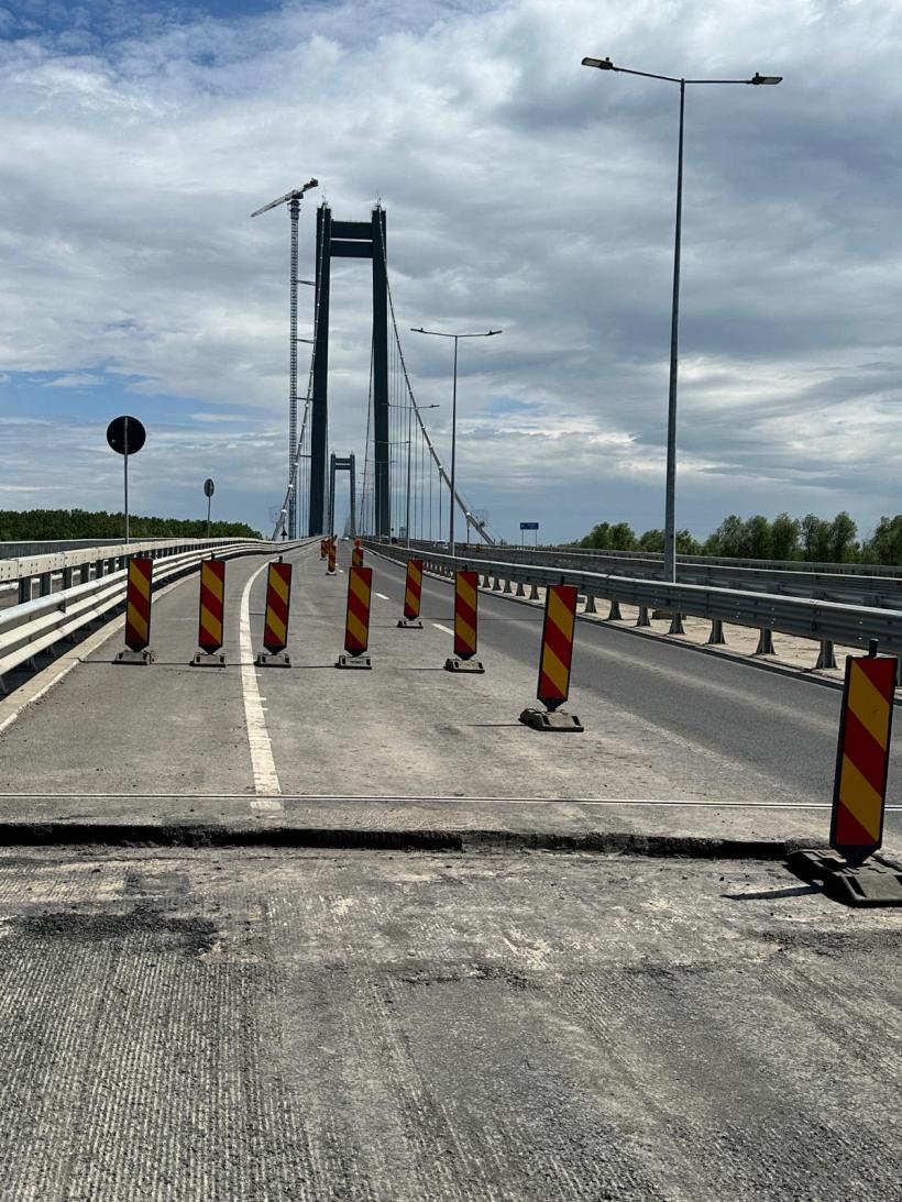Au început lucrările de refacere a asfaltului pe Podul Brăilei