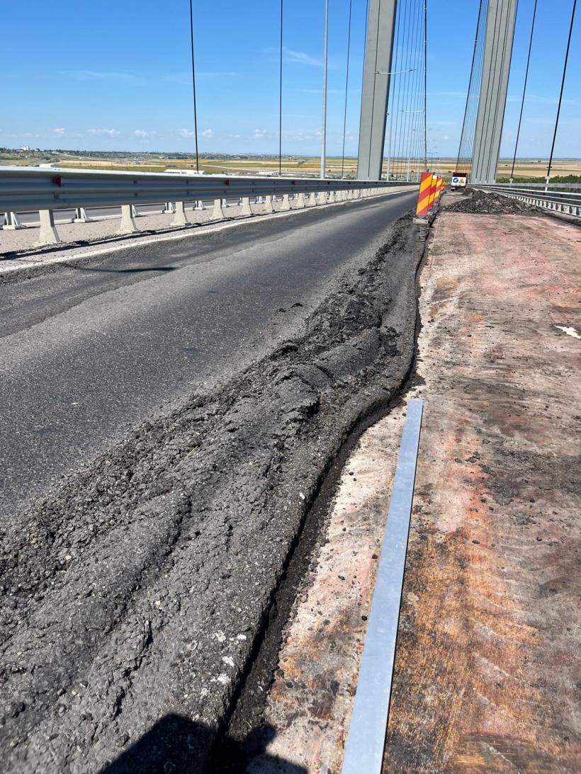 Au început lucrările de refacere a asfaltului pe Podul Brăilei 18907998