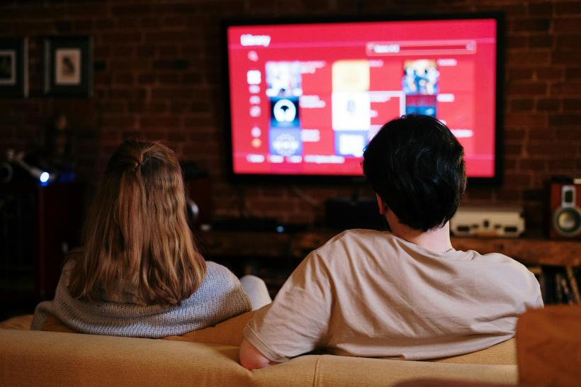 Televizoarele inteligente schimbă modul în care consumăm conținut media 