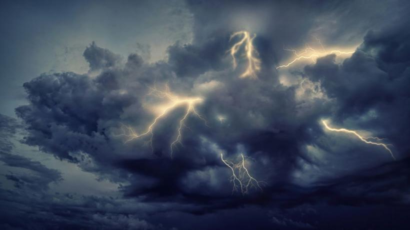 Alertă meteo imediată. Cod galben de furtună în Bucureşti şi în zone din mai multe județe. Iată lista localităților afectate