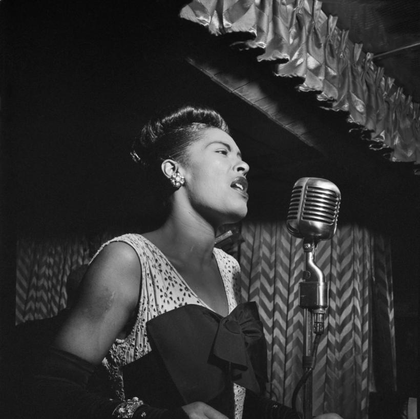Billie Holiday, cântăreața care a revoluţionat arta interpretării muzicale 18908104