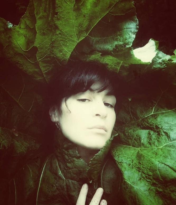 Chronicles from In-Between 495-570 nm - o cronică a lumii naturale evanescente la granița dintre artă, știință și memorie personală 18908067