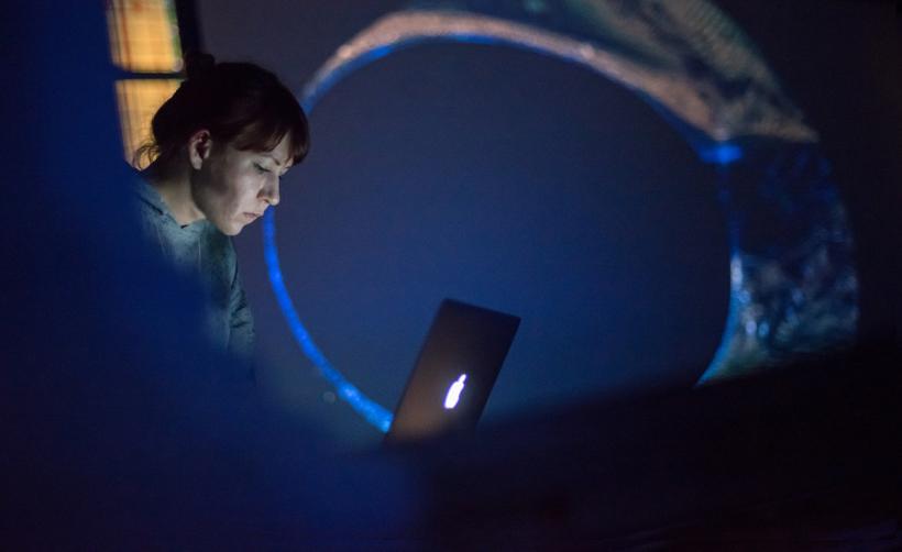 Chronicles from In-Between 495-570 nm - o cronică a lumii naturale evanescente la granița dintre artă, știință și memorie personală 18908068