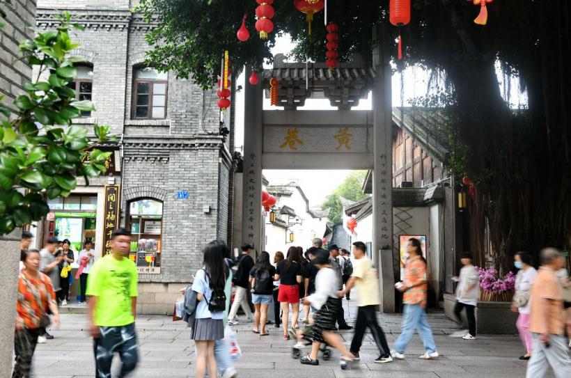 Turismul din China, revigorat după eliminarea vizelor pentru cetățenii din mai multe țări 18908180