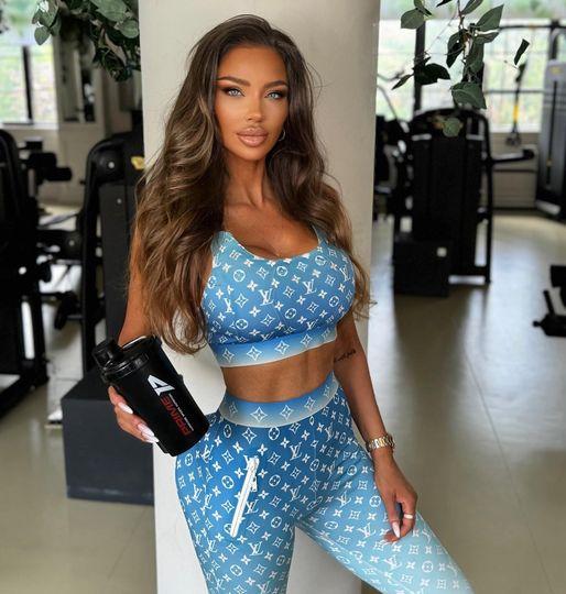 Bianca Drăgușanu a fost ridicată de mascați și dusă la audieri într-un dosar de evaziune fiscală 18908371