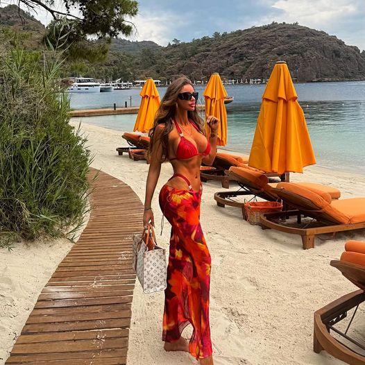 Bianca Drăgușanu a fost ridicată de mascați și dusă la audieri într-un dosar de evaziune fiscală 18908375