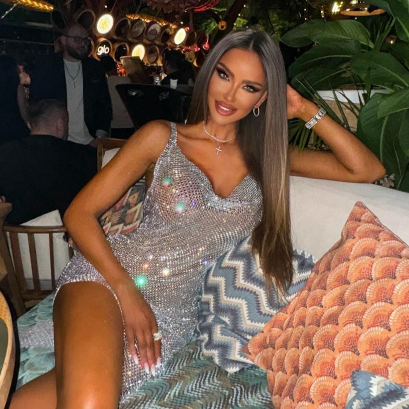 Bianca Drăgușanu a fost ridicată de mascați și dusă la audieri într-un dosar de evaziune fiscală 18908379