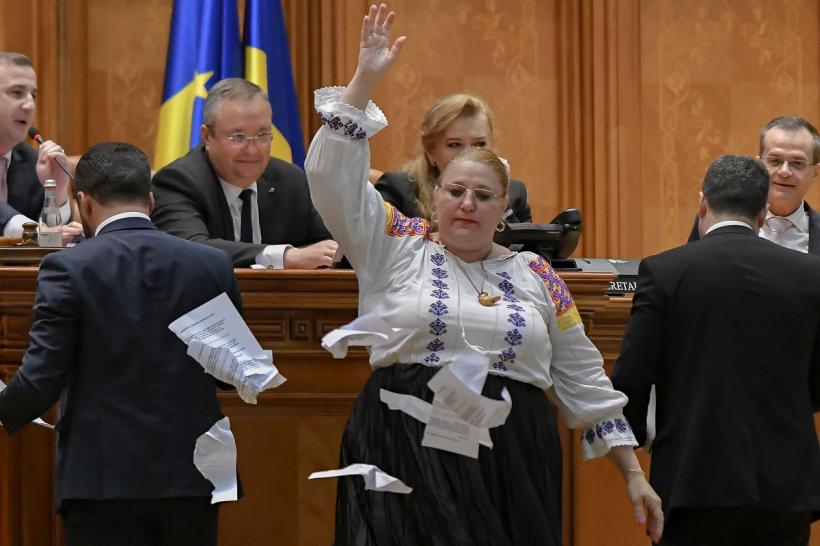 „S-a făcut de râs!”: Diana Iovanovici-Şoşoacă, evacuată din sala de plen a Parlamentului European
