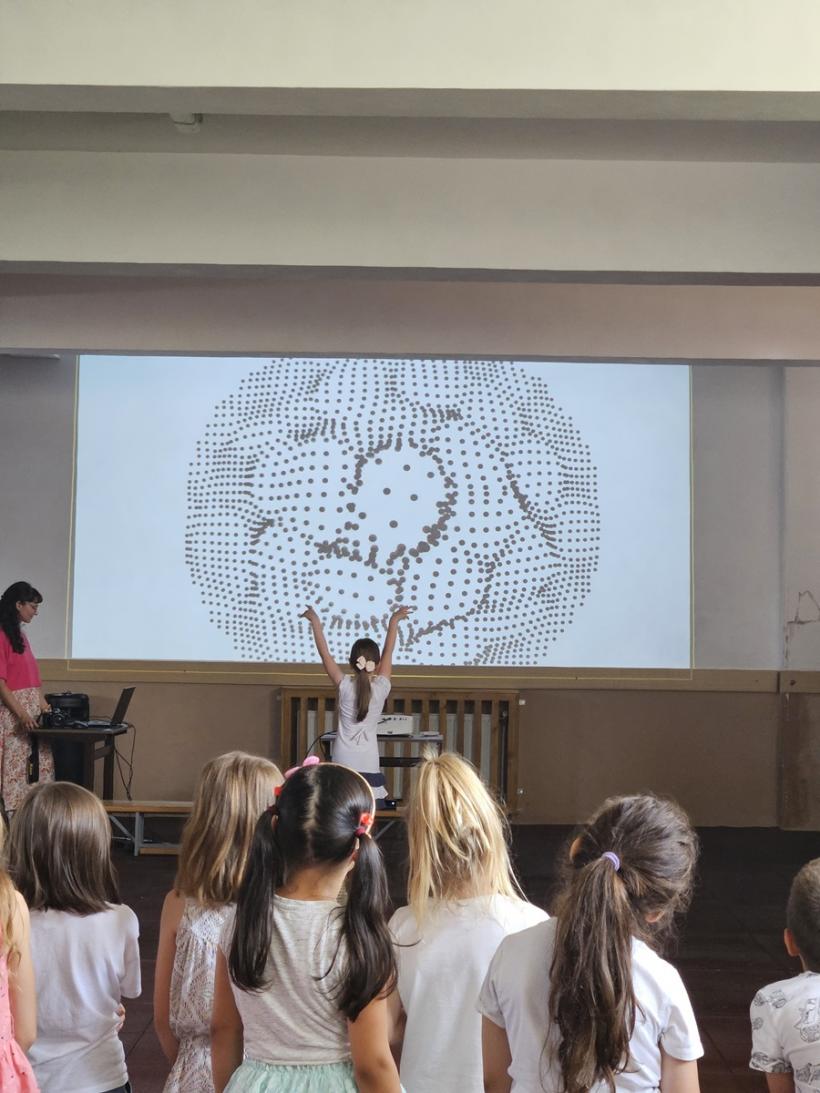 Proiectul artistic interdisciplinar Arborescent reunește ecologia, artele vizuale, și tehnologia de ultimă oră, sub semnul accesibilității și inclusivității 18908270