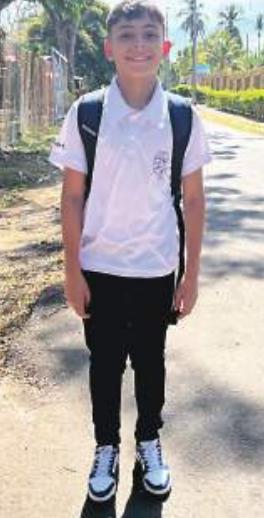 Plăcerea uniformei școlare 18908465