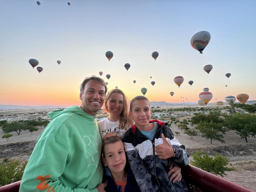 Chef Ștefan Popescu, alături de familie, într-un circuit spectaculos al Turciei, planificat de soția sa: „Zborul cu balonul în Cappadocia a fost o experiență unică”