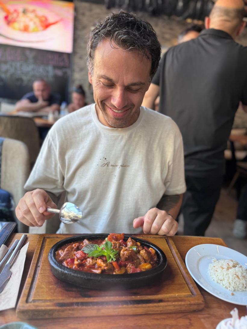 Chef Ștefan Popescu, alături de familie, într-un circuit spectaculos al Turciei, planificat de soția sa: „Zborul cu balonul în Cappadocia a fost o experiență unică” 18908932
