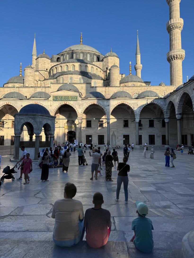 Chef Ștefan Popescu, alături de familie, într-un circuit spectaculos al Turciei, planificat de soția sa: „Zborul cu balonul în Cappadocia a fost o experiență unică” 18908938